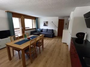 Un televizor și/sau centru de divertisment la Apartment Crocus by Interhome