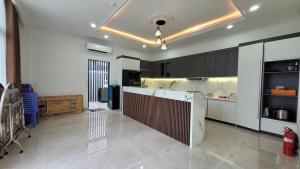 a large kitchen with a counter in a room at Villa Homestay Thanh Hiền in Ho Tram