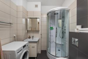 Koupelna v ubytování Apartamenty Piękna 28A by Your Freedom + 37 fotografií