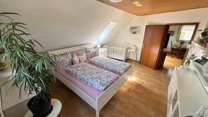 Postel nebo postele na pokoji v ubytování Gästezimmer zum Waldsachsener Grund