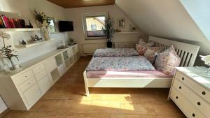 Postel nebo postele na pokoji v ubytování Gästezimmer zum Waldsachsener Grund