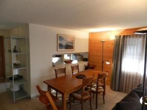 Posezení v ubytování Apartment Hübeli - Chapman by Interhome