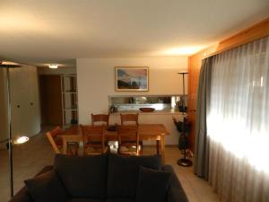 Posezení v ubytování Apartment Hübeli - Chapman by Interhome