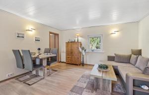 Istumisnurk majutusasutuses Cozy Home In Stolpeusedom With Wifi