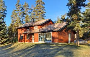 a wooden barn with a gambrel roof at Ulv - Hytte 3 in Øvre Ramse +15 photos