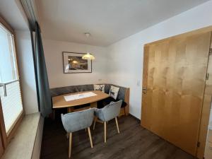 Telewizja i/lub zestaw kina domowego w obiekcie Franzele Appartements & Breakfast