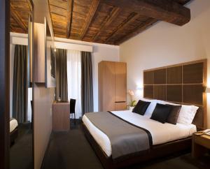 
a hotel room with a bed and a tv at Hotel Trevi - Gruppo Trevi Hotels in Rome
