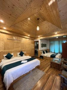 Postel nebo postele na pokoji v ubytování Hotel Neelgiri - Manali Diaries + 37 fotografií
