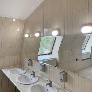 Koupelna v ubytování Budget Hotel Ekotel + 34 fotografií