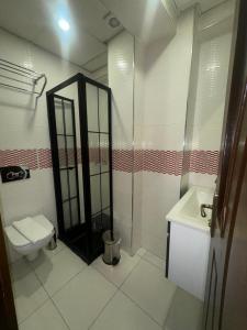 Koupelna v ubytování Raimond Hotel