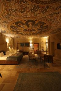 Postel nebo postele na pokoji v ubytování Cappadocia Vita Cave Hotel