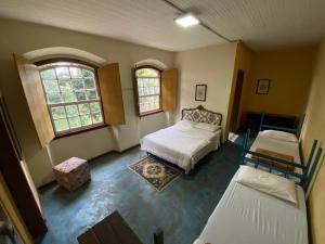 Postel nebo postele na pokoji v ubytování Brumas Ouro Preto Hostel e Pousada