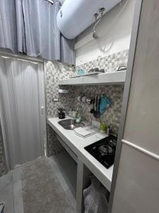 Kuchyňa alebo kuchynka v ubytovaní B&B House Napoli Cavour