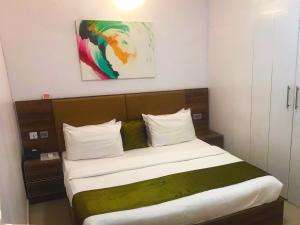 Kama o mga kama sa kuwarto sa Ringruby Hotel, Sangotedo