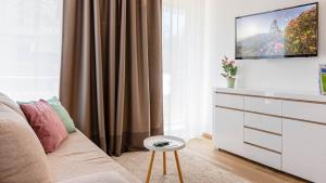 Televiisor ja/või meelelahutuskeskus majutusasutuses Grimming Lodge by keyone