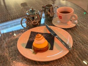 Eten bij of ergens in de buurt van het hotel

