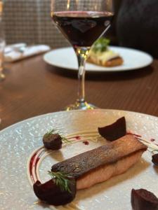 Eten bij of ergens in de buurt van het hotel

