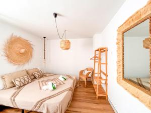 Chakra House Fuerteventura - Affordable Rooms in a Cozy Guesthouse客房内的一张或多张床位
