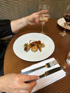 Eten bij of ergens in de buurt van het hotel

