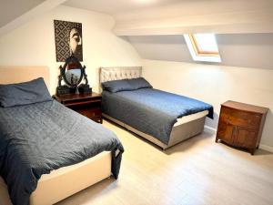 Postel nebo postele na pokoji v ubytování Hope St Apartment