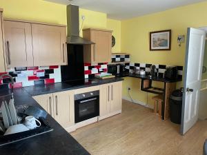 Kuchyň nebo kuchyňský kout v ubytování Hope St Apartment