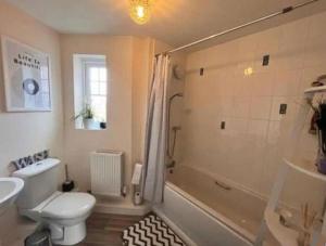 Koupelna v ubytování A Cosy 2-Bedroom Flat in Warrington