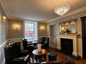 Een zitgedeelte bij Sweeney's Hotel 2020 Limited