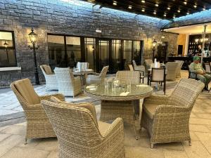 Een zitgedeelte bij Sweeney's Hotel 2020 Limited