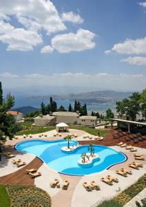 Θέα της πισίνας από το Xenia Palace Portaria  ή από εκεί κοντά