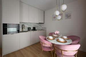 Una cocina o zona de cocina en Apartament Piwonia