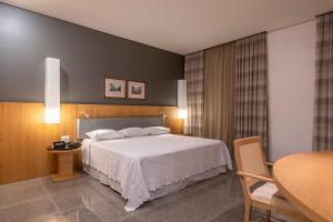 A bed or beds in a room at DELPLAZA Excelsior São Paulo - By Monreale