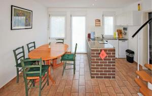 a kitchen and dining room with a table and chairs at Ferienhaus Gahlkow in Gahlkow