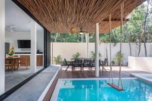 Bazén v ubytování Twin Villas 8BR, Concierge, Gated ,Jacuzzi, Paddle court nebo v jeho okolí + 39 fotografií