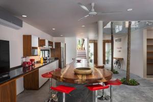 Kuchyň nebo kuchyňský kout v ubytování Twin Villas 8BR, Concierge, Gated ,Jacuzzi, Paddle court