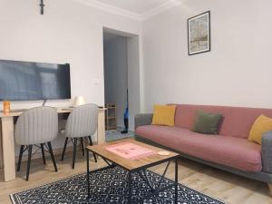 a living room with a couch and a table at Evinizin Konforunu Yaşayın ! in Istanbul