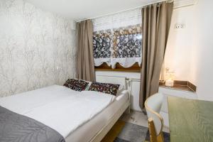 Posteľ alebo postele v izbe v ubytovaní APARTAMENT TAJEMNICZY OGRÓD ŚCISŁE CENTRUM ZAKOPANE