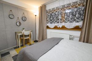 Posteľ alebo postele v izbe v ubytovaní APARTAMENT TAJEMNICZY OGRÓD ŚCISŁE CENTRUM ZAKOPANE