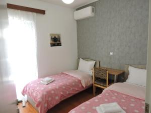 Posteľ alebo postele v izbe v ubytovaní Spiri's House-Deluxe Apartment in Kalabaka-Meteora