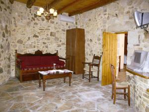 Fotografia z galérie ubytovania traditional holiday home in Vafes with a view of the countryside v destinácii Vafés