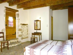Fotografia z galérie ubytovania traditional holiday home in Vafes with a view of the countryside v destinácii Vafés