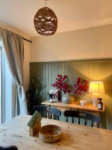 Ένα ή περισσότερα κρεβάτια σε δωμάτιο στο Arlo Townhouse Enniskillen +16 φωτογραφίες