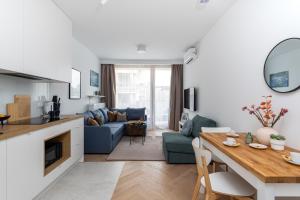 Kuchyňa alebo kuchynka v ubytovaní SuperApart Domaniewska apt 53