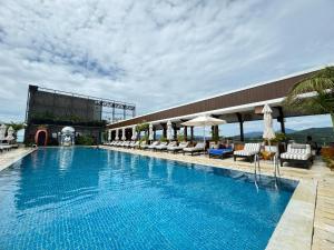 Bazén v ubytování Lavanya Sea View Apartment with Resort Access nebo v jeho okolí