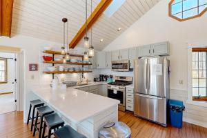 Η κουζίνα ή μικρή κουζίνα στο Sundown Bed and Beach