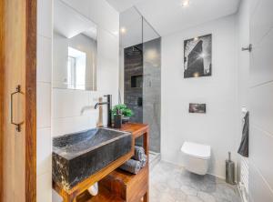 Kúpeľňa v ubytovaní Urban Loft Haven near Astoria