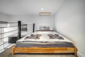 Posteľ alebo postele v izbe v ubytovaní Urban Loft Haven near Astoria