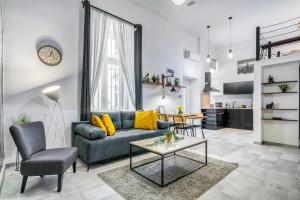 Kuchyňa alebo kuchynka v ubytovaní Urban Loft Haven near Astoria + 29 fotografií