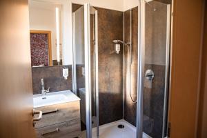 Ein Badezimmer in der Unterkunft Blochums Gasthof Hirsch