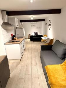 Η κουζίνα ή μικρή κουζίνα στο La Faraona