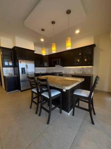 Kuchyň nebo kuchyňský kout v ubytování Beachfront Apartment in Puerto Escondido at Vivo Resort